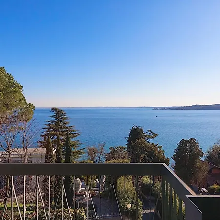Claudia Padenghe sul Garda