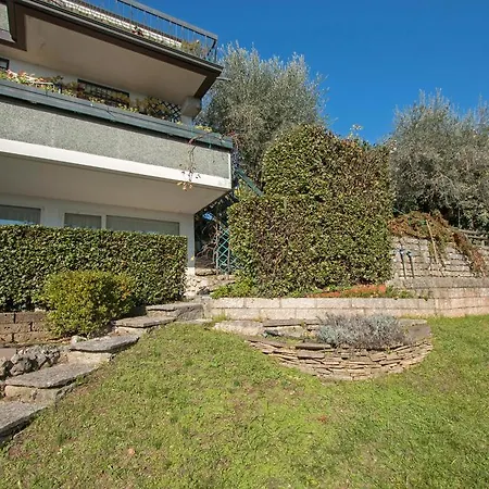 Claudia Willa Padenghe sul Garda